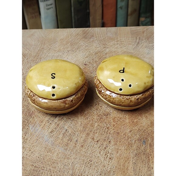 Vintage Kitchy Hamburger Salt And Pepper Shaker Set - Picture 4 of 11